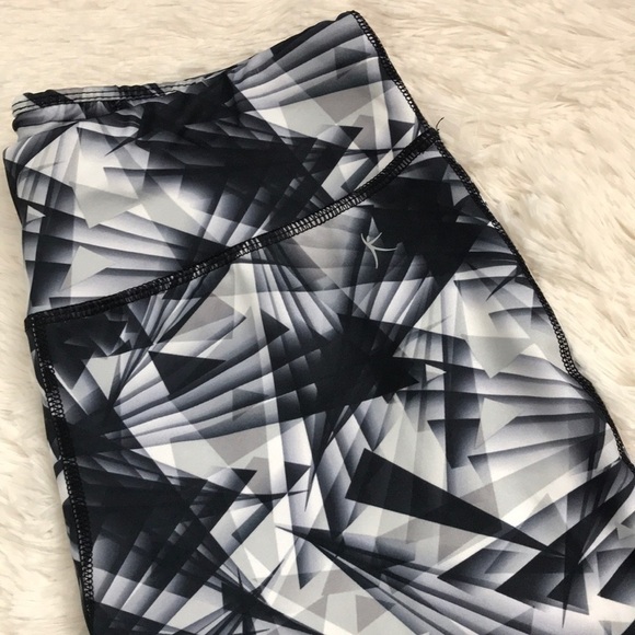 NWOT!! Danskin Printed Cropped Workout Leggings - Picture 2 of 8